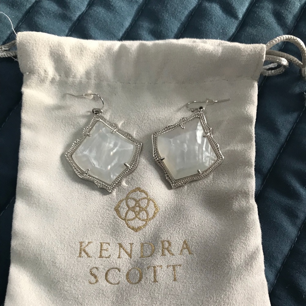 Kendra Scott Kristen white stone silver metal